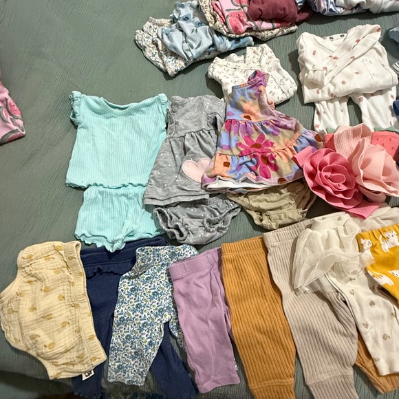 Lot of Newborn Girl clothing - Picture 4 of 4
